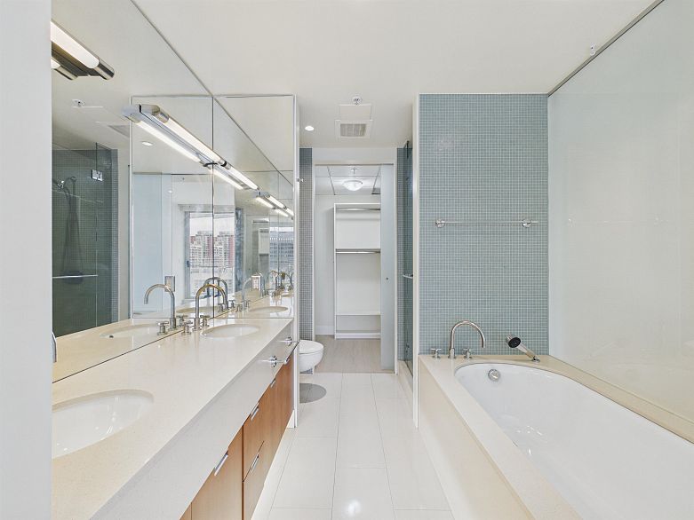 2403 1077 W Cordova Street