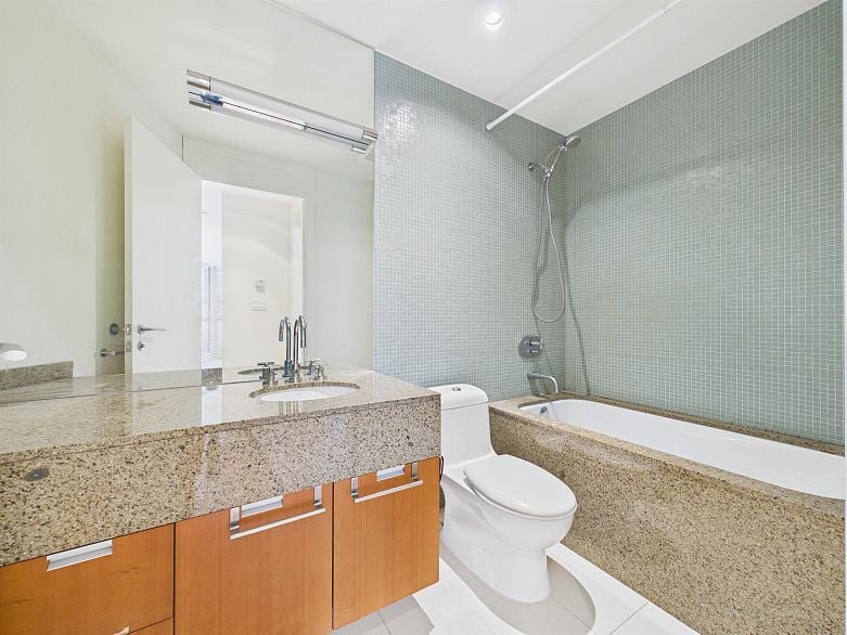 2403 1077 W Cordova Street