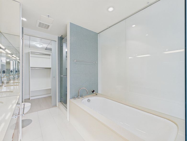 2403 1077 W Cordova Street