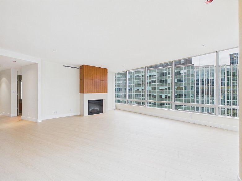 2403 1077 W Cordova Street