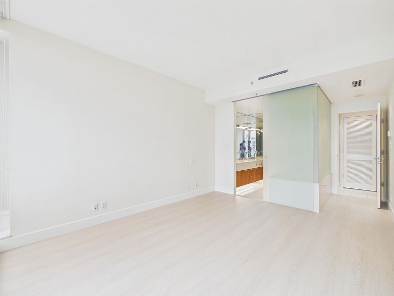 2403 1077 W Cordova Street