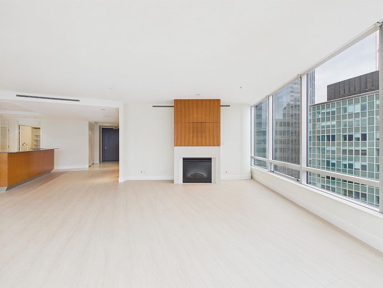 2403 1077 W Cordova Street