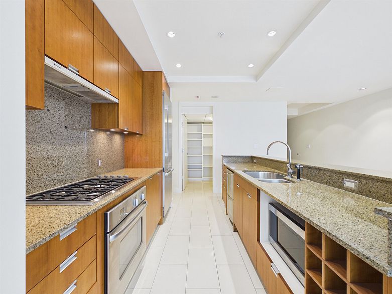 2403 1077 W Cordova Street