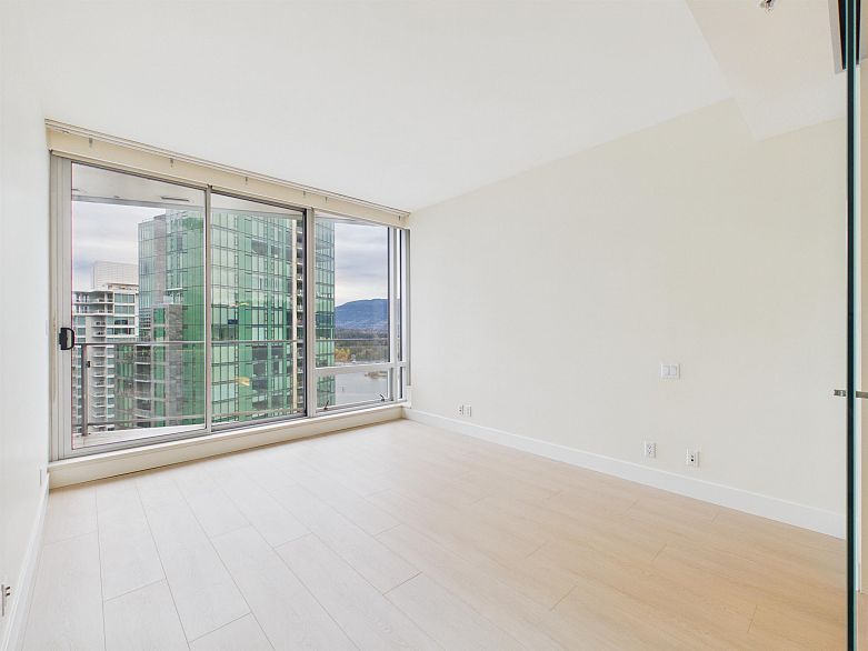 2403 1077 W Cordova Street