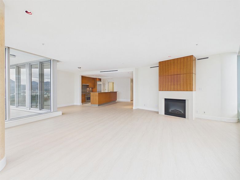 2403 1077 W Cordova Street