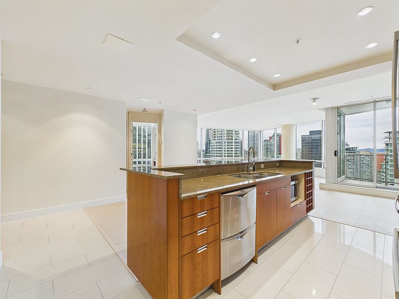2403 1077 W Cordova Street