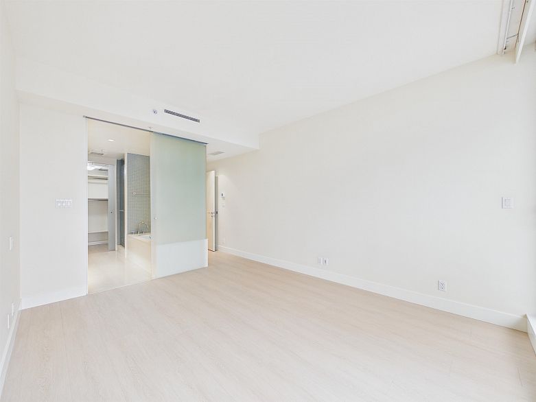 2403 1077 W Cordova Street