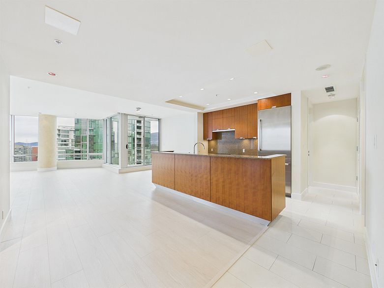2403 1077 W Cordova Street