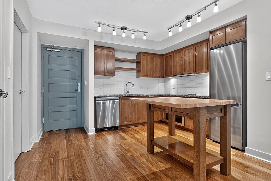 314 2268 W Broadway