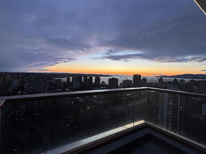 2601 1408 Robson Street