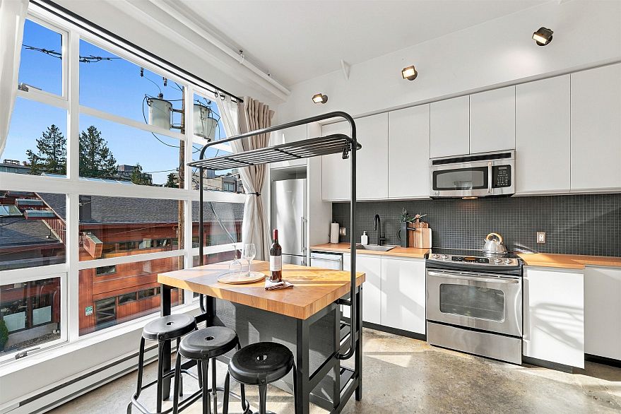 307 272 E 4th Avenue