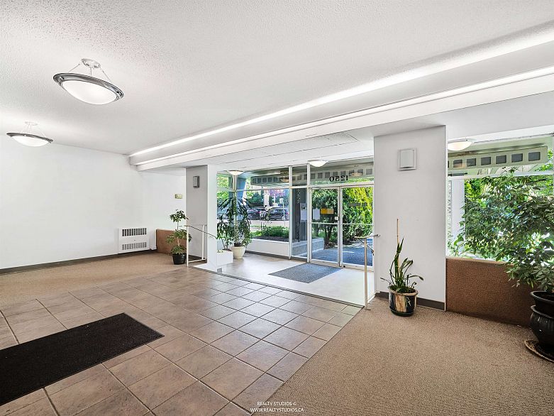 1205 1250 Burnaby Street