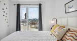 808 933 E Hastings Street