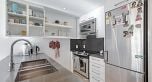302 933 E Hastings Street