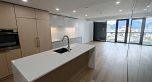 902 239 Keefer Street