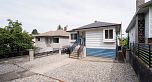 2575 E 29th Avenue