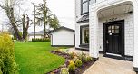 2 2837 Oliver Crescent