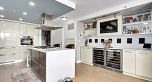 303 8 Smithe Mews