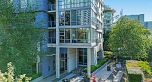 305 638 Beach Crescent