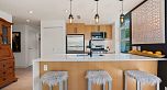 305 638 Beach Crescent