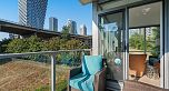 305 638 Beach Crescent