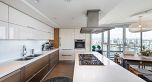 2501 8 Smithe Mews