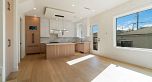 2 2658 Dundas Street