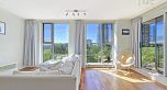 606 455 Beach Crescent