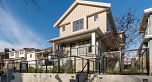 1 2945 E 44th Avenue