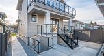 1 2945 E 44th Avenue