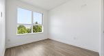 501 379 E Broadway