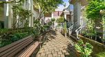 249 2565 W Broadway