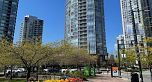 2002 1408 Strathmore Mews