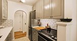 6 985 Jervis Street