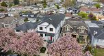1 3639 E 46th Avenue