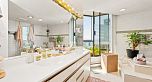 1601 738 Broughton Street