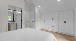 2 182 Ontario Place