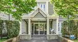 204 876 W 16th Avenue