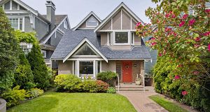 3049 W 27th Avenue MacKenzie Heights