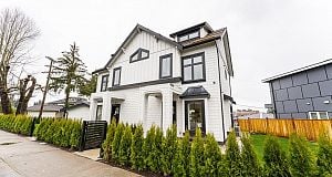 1 2837 Oliver Crescent Arbutus