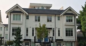 922 W 49th Avenue South Cambie
