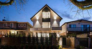 2 280 E 32 Avenue Main