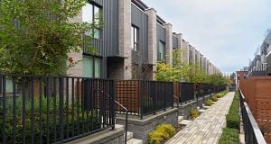 173 805 W 49th Avenue Oakridge VW