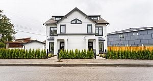 2 2837 Oliver Crescent Arbutus