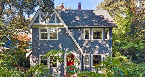 2527 W 37th Avenue MacKenzie Heights