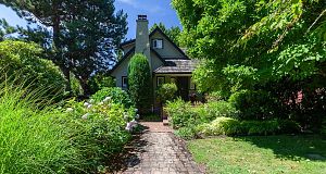 6137 Mccleery Street Kerrisdale