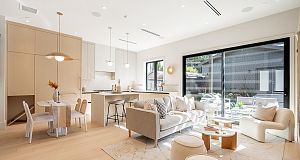 2 372 E 37th Avenue Main