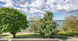 302 2015 Beach Avenue West End VW