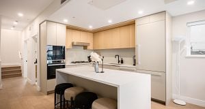 2 128 W Woodstock Avenue Cambie