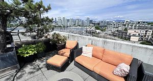 313 674 Leg In Boot Square False Creek
